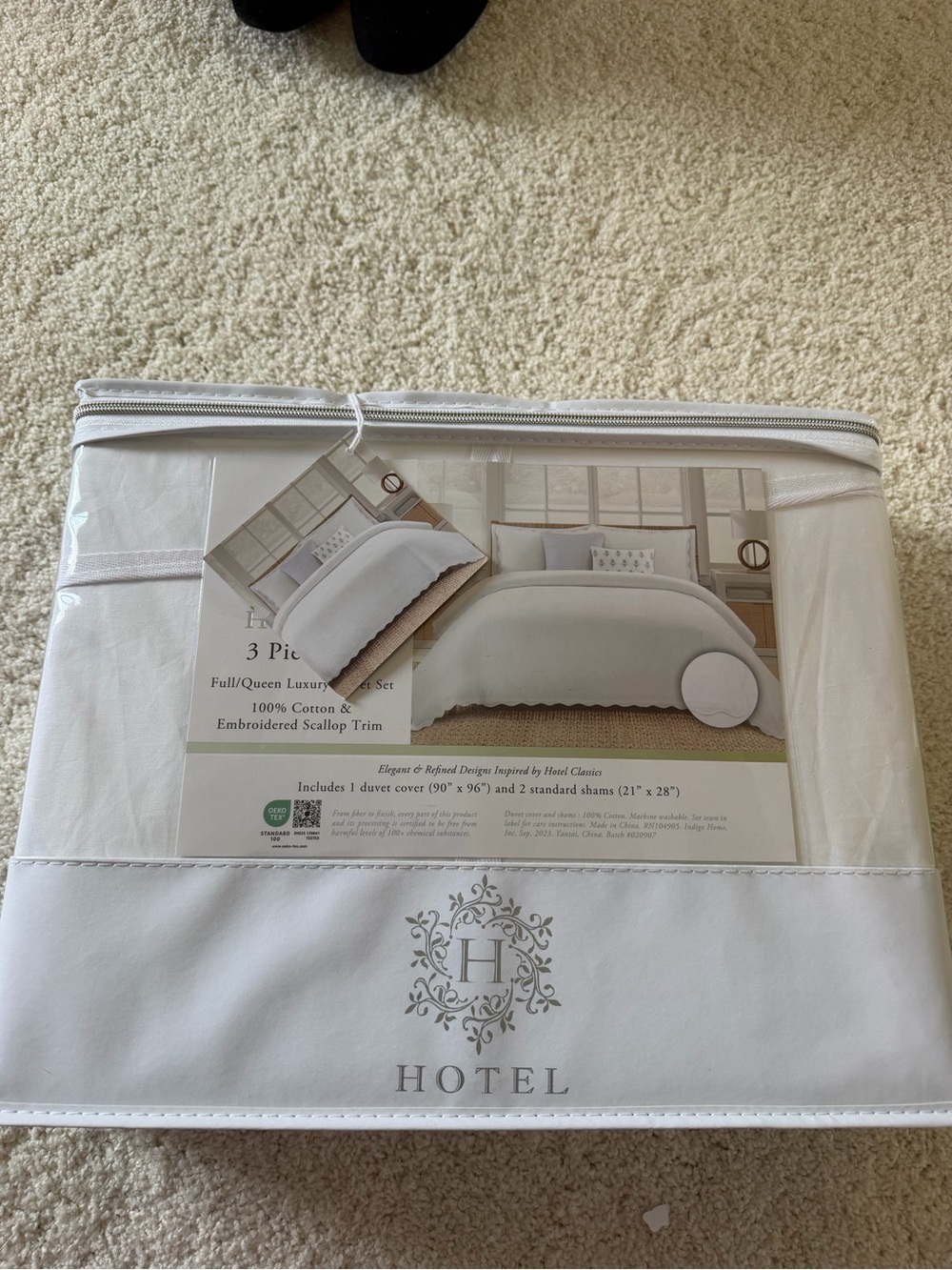 3-Piece Luxury Duvet Cover Set in White - Picture 3 of 4